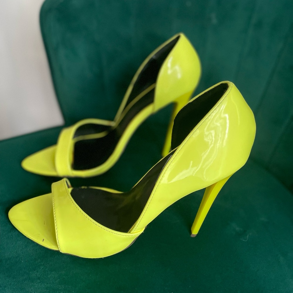 Super Sexy Lime green pumps